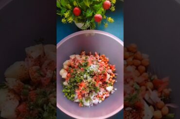 Train Wala Chana Chaat | Boiled Chana Salad #YouTubeShorts #Shorts #Viral #HealthySalad #WeightLoss