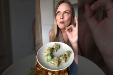 How to Make a Low-Calorie Tuna Cucumber Boat with Siracha | Healthy Recipe Tutorial #shorts