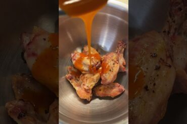 Healthy chicken wings! Full recipe tomatotomatoe.ca #homemade #easyrecipe #recipe #easy