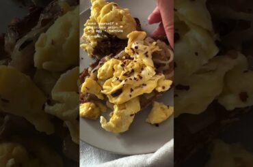 Onion and Egg Tartine #simplerecipe #recipe #shorts #healthy #lifestyle #breakfastide #eggrecipe