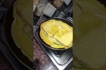 kam oil Mi banaa bread se healthy breakfast #shortsvideo #viralvideo #breakfast