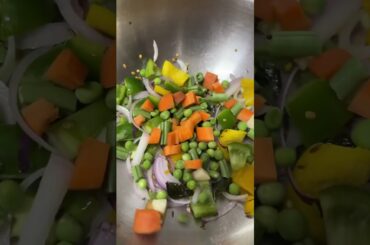 Healthy Daliya upma #daliyarecipe #upma #healthy #weightloss #indianfood #shortsviral #asmrcooking