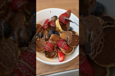 Banana mini pancakes #pancakes #banana #strawberry #minipancakes #breakfast #ideas #shorts