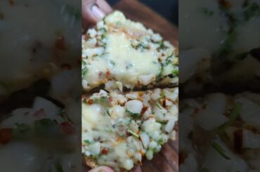 QUICK Cheesy Garlic Bread Recipe #healthy #delicious #recipe #shorts