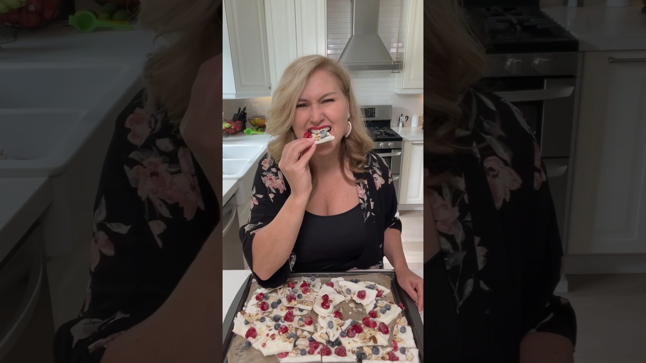 Frozen Yogurt Bark #snacks #healthy Frozen Yogurt Bark #snacks #healthy