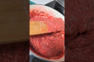 easy chia jam (recipe at end of vid!) #chiaseeds #healthyrecipes #lowsugar #foodprep #homemadefood