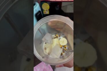 High protein and super tasty smoothie for breakfast#healthyfood #healthyrecipes #breakfast #smoothie