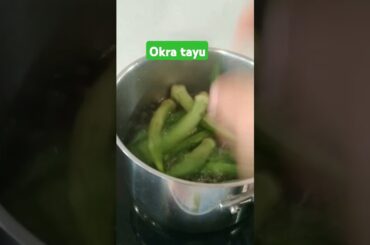 dropping Okra into boiling water #ytshorts #satisfying #cooking #food #healthy