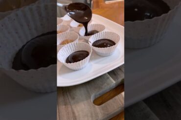 Peanut butter cup monkey bread | Skinny Chunky Monkey Cookies