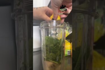 My Secret to Clear Skin & Weight Loss: Green Smoothie Recipe