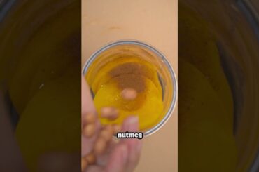 This smoothie really simple to make - perfect for weight loas! #healthy #recipes #smoothie #Blendeas