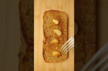 Roasted garlic toast & Tomatoes #garlicbread #pesto #sourdough  #garlicconfit #breakfast #diet
