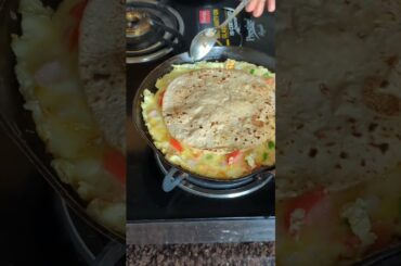 don't waste leftover roti..make healthy egg cheeseparatha#shorts#ytstudio #ytstudio #subscribe