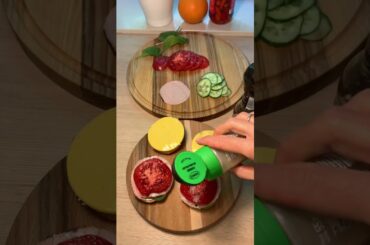 MINI BURGERS #cheese #ham #tomato #cucumber #sauce #pepper #spinach #burger #snack #miniburgers