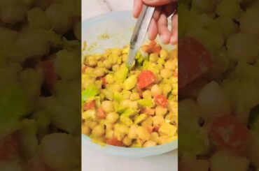 Healthy Chickpeas Salad with Avocado #trending #ytshorts #chickpeasalad #recipe #healtyfood