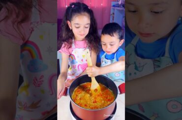 Children make a healthy and delicious salmon and grain mixture #shors #food #viral #cooking #kids