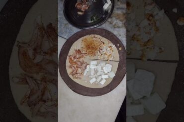 sabse jaldi aur healthy  paneer pyaj chatni cheese dalkar paratha banaaiye pet bhar khaye