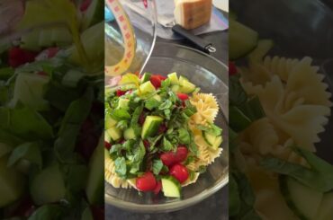Easy pasta salad #healthy #lunch #pastasaladrecipe  #momlife #mediterranean #healthylifestyle