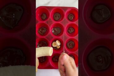 Frozen Banana Snickers #easyrecipe #healthyrecipes #healthydessert #snickers #chocolate