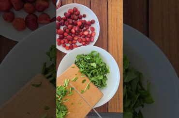 Strawbeyy Purslane Salad #asmrcooking #asmrsounds #food #saladrecipe  #healthyrecipes
