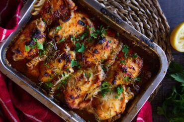 How to make Baked Mediterranean Chicken Thighs (Easy, healthy , low fat recipe)
