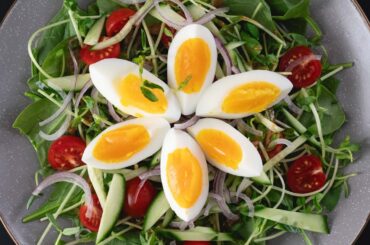 Spinach Egg Tomato Salad Recipe | Healthy Lunch Idea with Balsamic Dressing