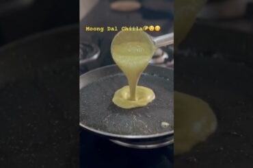 Moong Dal Chiila | Easy Healthy Breakfast Recipe #youtubeshorts #food #viral #recipe
