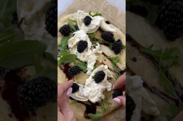 Blackberry Burrata Flat Bread #recipe #flatbread #dinner