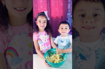 Children make a healthy and delicious surimi salad with eggs #shors #viral #food #kids #trend #viral