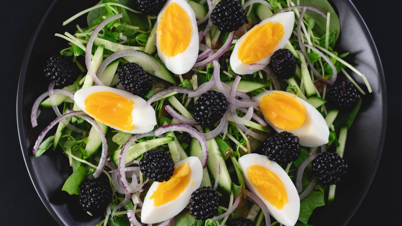 Delicious Spinach Egg Blackberry Salad Recipe | Healthy & Easy Lunch Idea Delicious Spinach Egg Blackberry Salad Recipe | Healthy & Easy Lunch Idea