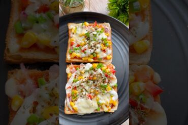 2 min bread pizza recipe | homemade pizza recipe #myfunfoodgallery #youtubeshorts #pizza #shorts