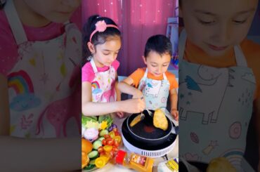 Children make a healthy and delicious vegan schnitzel in baguette #shorts #viral #kids #food #viral