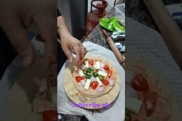 Roti Healthy pizza recipe| pizza with Leftover roti#shorts #youtubeshorts #viral
