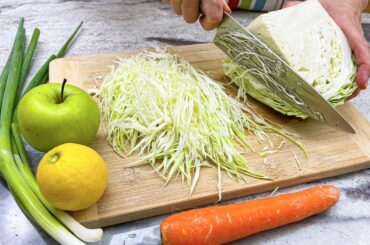 I can't stop eating this cabbage, carrot and apple salad. So fresh and crunchy!