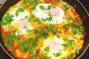 Shakshuka Egg Recipe | Healthy Breakfast Recipe | Poached Egg In Tomato Sauce