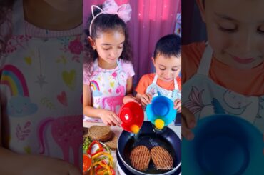 Children make a delicious healthy veggie burger sandwich #shorts #food #viral #trending #kids #viral