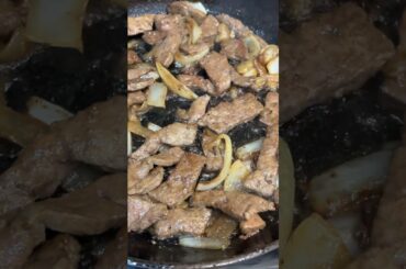 How to Cook Fried Liver & Onions for a Healthy Dinner
