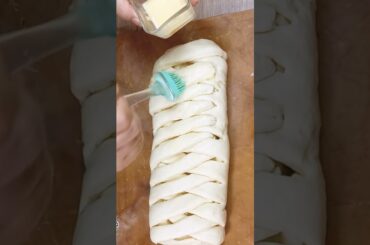 Making this beautiful and delicious bread just by learning this simple technique.#recipe #shorts