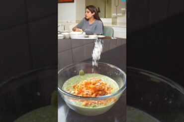 Janhavi Kapoor's Favourite  healthy Tasty moong Dal Chila #recipe #food #shorts #janhvikapoor
