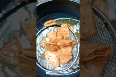 #easy #wheatflour #healthy #crispy #teatime #snacks #recipe #shorts #namakparay #explore #cooking