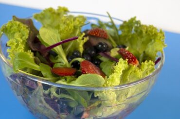 Healthy Salad Recipes | Blueberry and Spinach Salad with Honey Lemon Dressing