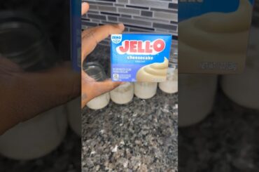 Strawberry Cheesecake Overnight Oats #mealprep #overnightoats #breakfastideas #healthyrecipes #fyp