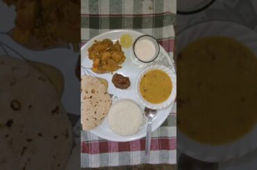 chlo bnate hai aaj ka tasty and healthy lunch #food #cooking #lunch