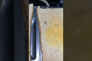 Easy breakfast Recipe in Nigeria. #healthy #breakfast #shortswithogom #food #sandwich #morning