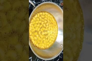 Aate ke namak pare namkin #swadgharka #recipe #food #chawal#cooking #namkin #namakkal #snacks