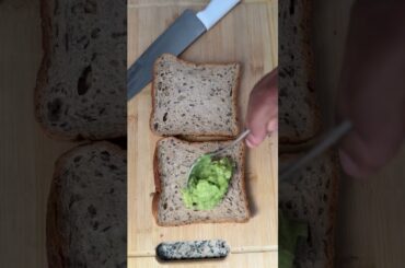Avocado bread toast | healthy breakfast
