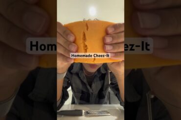 Homemade cheez-It #homemade #cheezit #healthysnacks #snacks #healthierfood #cheese #asmr #asmrvideo