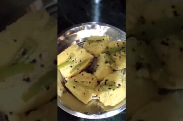 Gujrat ka famous khaman dhokla || healthy breakfast recipe || yt shorts ||