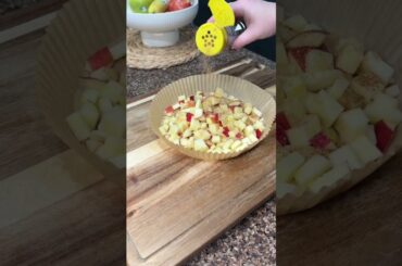 Cinnamon Apple Crisp! Low calorie snack! #easysnackideas #highprotein