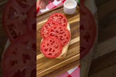 Pesto Tomato Mozzarella Sandwich #sandwich #lunch #easyrecipe